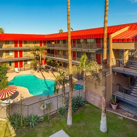 Travelers Inn - Финикс Екстериор снимка