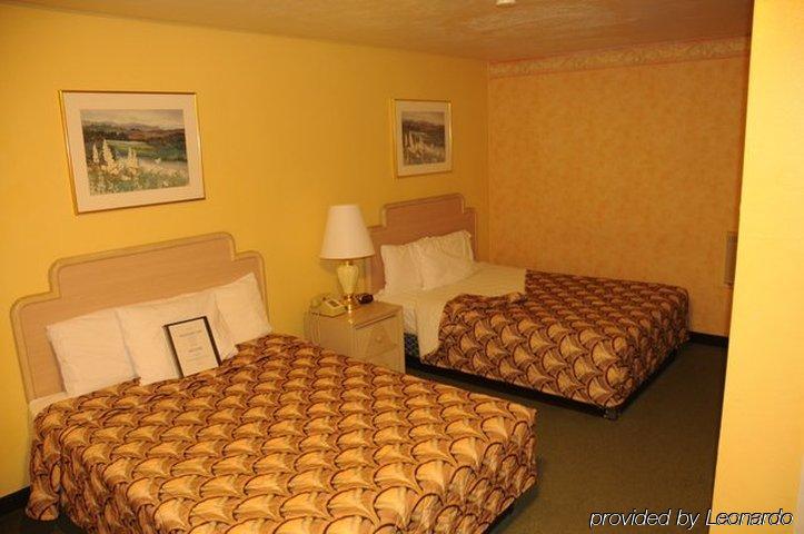 Travelers Inn - Финикс Екстериор снимка