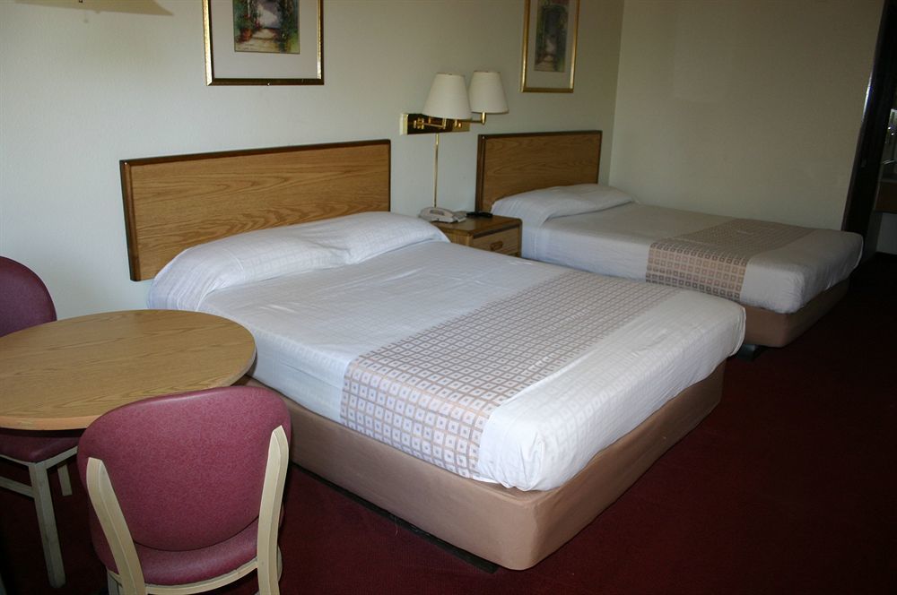 Travelers Inn - Финикс Екстериор снимка