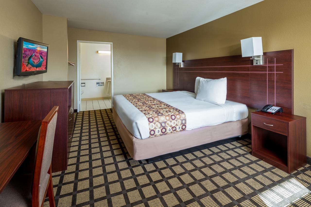Travelers Inn - Финикс Екстериор снимка